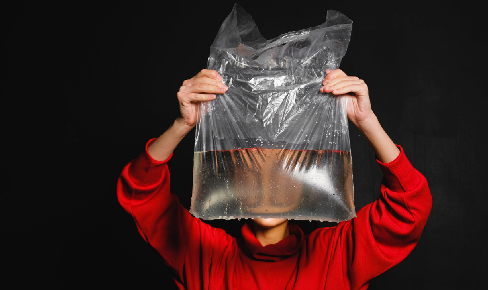 头顶塑料袋弹琴：塑料包装行业的挑战与发展